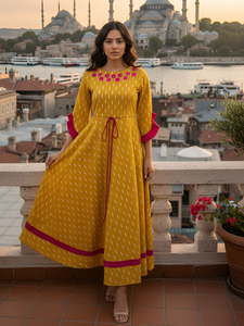 Colección de Anarkali Kurta de Algodón Ikat y Estampado Floral, Vestido Anarkali con Cuello Bordado y Mangas con Volantes, Ropa Étnica para Mujer - Product Image 5