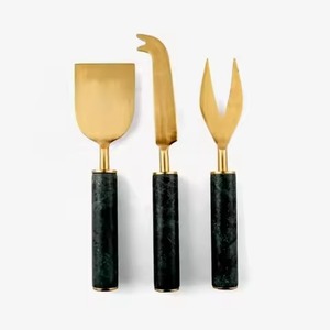 ชุดมีดชีสสแตนเลสสีทอง ดีไซน์คลาสสิก ชุดอุปกรณ์ตัดอย่างดี สำหรับครัว รับประทานอาหาร และเสิร์ฟ - Product Image 2