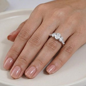 Bague en or massif 10K 14K 18K avec diamant de laboratoire taille ovale couleur DEF clarté VVS et pierres latérales, alliance en platine pour anniversaire et mariage - Product Image 5