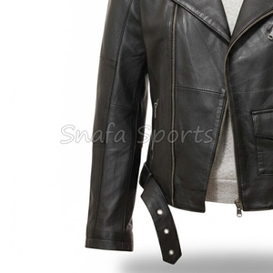 Veste en cuir raffinée pour femme, modernité, durabilité, élégance et un attrait intemporel pour un style élégant. - Product Image 4