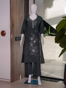 Ensemble Kurti et pantalon en coton brodé pour femmes, style traditionnel indien pakistanais, vêtements décontractés, coupe ample, toutes saisons - Product Image 3