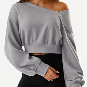 Nouveau design – Sweat-shirt à capuche court surdimensionné personnalisé avec logo pour femme - Product Image 1