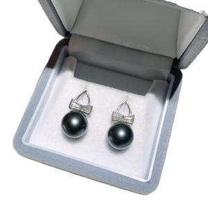ต่างหูมุกดำตาฮิติธรรมชาติ 9-10 มม. เครื่องประดับระดับไฮเอนด์ พร้อมแสงเงางาม รูปลักษณ์ไร้ตำหนิ ทำจากเงินแท้ - Product Image 5