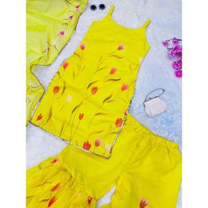 Hermoso Conjunto de Top, Falda y Dupatta de Tela Chifón Talla XS para un Atuendo Elegante de Fiesta - Product Image 2