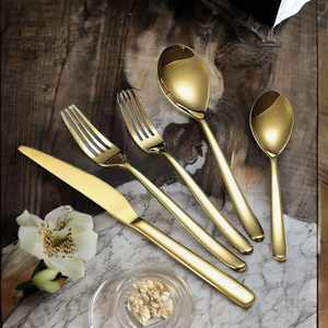 Juego de Cubiertos Premium de 5 Piezas de Acero Inoxidable Dorado con Acabado Espejo, Cuchara, Cuchillo y Tenedor para Cena, Calidad Alimentaria - Product Image 4