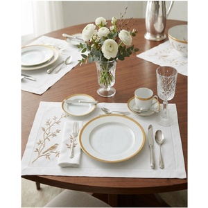 Ensemble de sets de table et de serviettes personnalisés en coton beige brodé motif oiseau sur branche, avec ourlet festonné, lavable en machine, pour la maison et les fêtes - Product Image 3