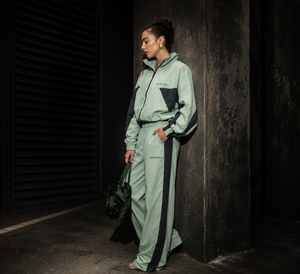 Ensemble de survêtement unisexe WHITEAURA style streetwear sportif, vert clair, blocs de couleur, fermeture à cordon, coupe régulière, respirant - Product Image 4
