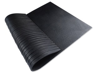 Tapis d'écurie les plus vendus avec fond texturé et bords droits, revêtement en caoutchouc antidérapant robuste pour écuries de chevaux, en vente - Product Image 3