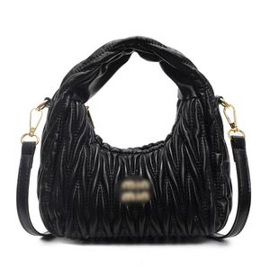 Sac bandoulière plissé avec fermeture éclair, doublure en polyester, sac à main pour femme à porter sur l'épaule - Product Image 1