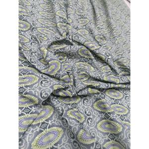 Tela Schiffli de Polialgodón de Calidad de Exportación con Estampados Digitales Resistentes a la Decoloración para Prendas de Moda Disponible para la Venta - Product Image 3
