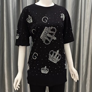 Camiseta de punto negra con pedrería para mujer, cuello redondo, manga corta, 100% algodón, antiarrugas, ideal para escenario, fiestas y ropa urbana. - Product Image 4