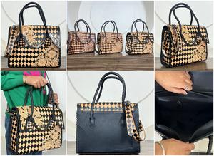 Sac fourre-tout élégant en cuir de vachette travaillé à la main avec bandoulière, motif à carreaux de créateur, style western, sac à main pour femmes - Product Image 3