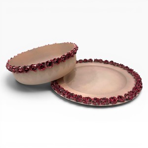 Plato y Tazón de Chocolate de Hierro Color Rosa con Borde con Diseño de Rosas, Tazones de Chocolate Personalizables, Tamaños y Colores Personalizados Disponibles - Product Image 2