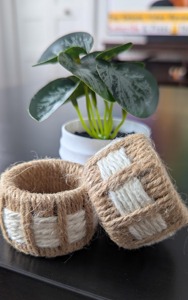 Stylish Brown <b>White</b> Jute Napkin Ring Holder Ideal For Rustic <b>Table</b> Setting Kitchen <b>Dining</b> Wedding Party And Gifting Use - Product Image 3