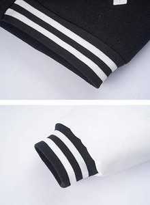 Veste varsity matelassée à capuche en toile blanche, coupe-vent noir, streetwear pour hommes - Product Image 3