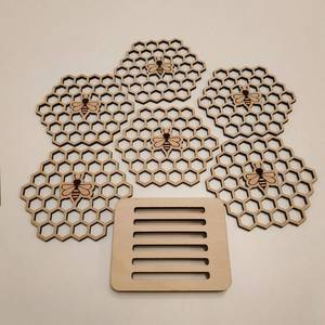 Nouvel Arrivage : Ensemble de sous-verres en bois compensé nid d'abeille, gravés sur mesure au laser et faits à la main, avec gravure abeille - Product Image 4