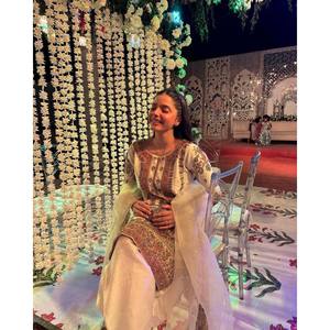 Conjunto superior e inferior de mujer de diseñador con Dupatta para ropa de fiesta - Product Image 3