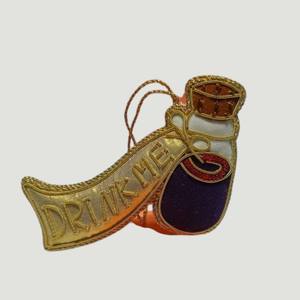 Adorno Colgante en Forma de Botella con Bordado Zari y Texto 'Drink Me', Parche de Cuentas Decorativo, Llavero para el Hogar, Regalos y Accesorios de Manualidades - Product Image 1
