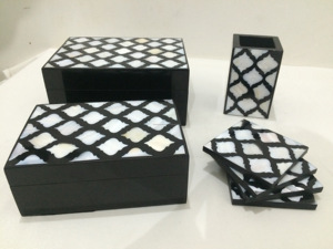 กล่องใส่เครื่องประดับทรงสี่เหลี่ยมผืนผ้าสีดำและสีขาว งานฝีมือแฟชั่นคุณภาพสูง ประดับด้วยเรซิ่นขัดเงา เหมาะสำหรับเป็นของขวัญและของตกแต่งบ้าน - Product Image 4