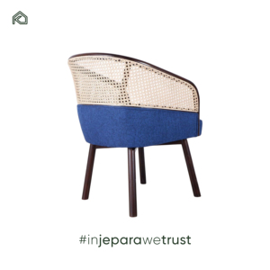 Fauteuil moderne de luxe en teck courbé avec rotin naturel imperméable pour salle à manger, extérieur, salon ou causeuse. - Product Image 2