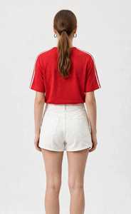 ONETEN APPAREL Camiseta deportiva roja de manga corta con cuello redondo y estampado de letras para mujer - Product Image 3