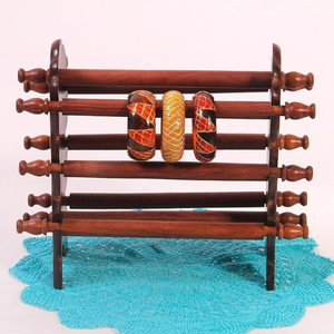 Support de rangement pour bracelets en bois, organisateur et présentoir de bracelets faits à la main en bois pour bracelets, bijoux et décoration intérieure - Product Image 1