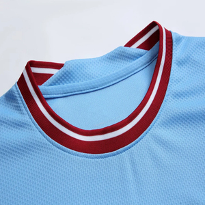 Nouvelle tenue de football pour hommes 2026, design personnalisé, haute qualité, respirante, manches courtes, 100% polyester, prix de gros, fabriquée au Pakistan - Product Image 2