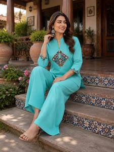Ensemble ethnique en coton bleu ciel pour femmes avec broderie, pantalon ample longueur cheville, idéal pour les tenues décontractées, style Inde Pakistan - Product Image 4