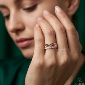 Anillo de Eternidad de Diamantes Cultivados en Laboratorio con Grabado Vintage, Corte Brillante, Certificado IGI, Oro Rosa de 14K para Mujer, Lujoso - Product Image 5