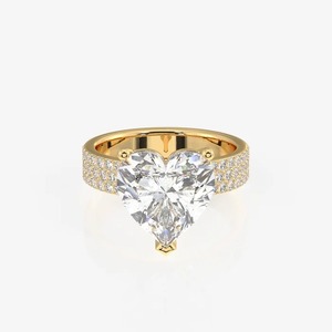 Anillo de Compromiso con Diamante Cultivado en Laboratorio de Corte Corazón de 1.20CT, Oro Amarillo de 14K, Anillo de Boda con Tres Filas de Pavé - Product Image 1
