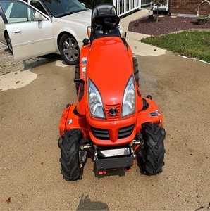 Tracteur agricole compact Kubota 4x4 d'occasion avec chargeur frontal et pelle arrière – Mini-tracteur pour l'agriculture - Product Image 4