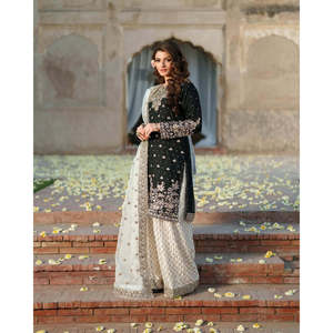 Conjunto de Top y Pantalones Plazzo para Mujer de Diseñador con Dupatta con Adornos de Perlas Remachadas - Product Image 3