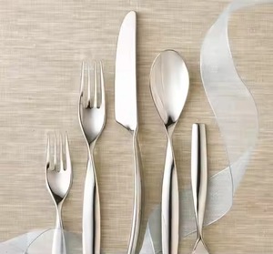 Ensemble de couverts en acier inoxydable de qualité supérieure pour une présentation luxueuse à la maison et lors de banquets - Product Image 1