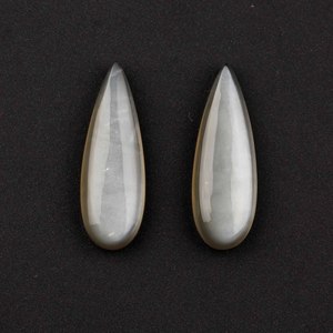Piedra lunar gris natural de alta calidad, cuentas briolette en forma de pera de 10x30 mm, piedra preciosa calibrada, altamente pulida, opaca, para joyería, piedra preciosa suelta. - Product Image 1