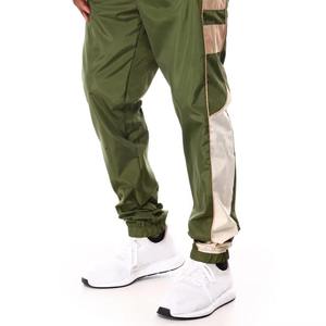 Conjunto Deportivo Personalizado con Capucha, Chaqueta Cortavientos y Pantalones, con Paneles Curvos y Ribetes en Contraste - Product Image 4