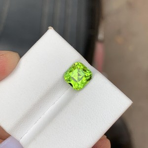 พลอยเพอริดอทดิบธรรมชาติทรงเหลี่ยมสีเขียวคุณภาพพรีเมียมสำหรับทำเครื่องประดับพลอยเพอริดอตอันล้ำค่า - Product Image 3
