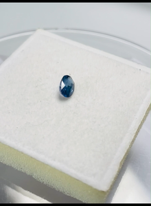 Saphir bleu naturel certifié IGI, taille ovale, 1,10 ct, qualité AAA, avec un lustre sublime, belle couleur, parfait pour la polissage. - Product Image 6