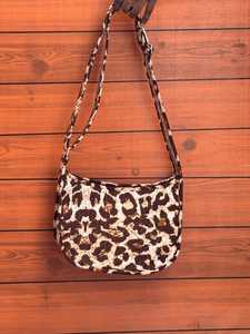 Women's <b>Quilted</b> Leopard Print Half Moon Shoulder Bag Casual Crossbody Daily Use Polyester Fabric <b>Single</b> Strap Zipper Closure - Product Image 1