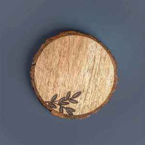 Sous-verre rond en résine émaillée fait main, avec base en bois et motif floral, pour la décoration de la maison - Product Image 1