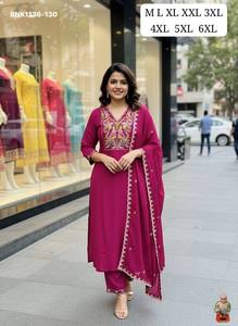 Proveedor de conjuntos de Kurti-Pant y Dupatta de viscosa de primera calidad, recién llegados, con detalles hechos a mano, de la India, a precio mayorista. - Product Image 3