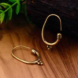 Pendientes de aro tribales, pendientes bohemios de latón hechos a mano, joyería de festival étnico, aros gitanos únicos para mujer - Product Image 4
