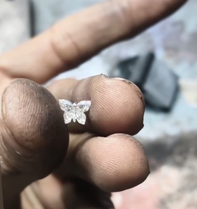 Hermosos Diamantes de Laboratorio con Corte Mariposa, Rellenos, de Color Fancy Light, para Joyería, Todos los Tamaños de 0.10ct a 5ct, Pedidos Personalizables - Product Image 1