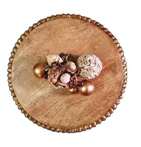 Soporte de pastel de madera de acacia artesanal con acentos pintados a mano, utensilios de cocina distintivos para cualquier reunión - Product Image 2