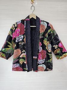 Chaqueta de Algodón Bohemia Reversible, Acolchada con Kantha Floral, Transpirable, Ecológica y de Secado Rápido - Product Image 2