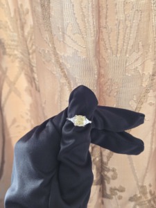 Anillo de compromiso de oro blanco de 14k con diamante de corte cojín alargado, anillo de diamante cultivado en laboratorio, brillo atemporal, anillo de boda con corte cojín - Product Image 6