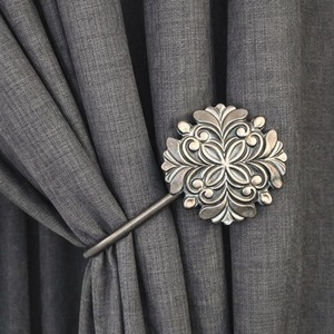 Gancho Decorativo Moderno para Cortinas, Organizador Elegante para Sujetar Cortinas y Realzar Interiores, de la India - Product Image 4