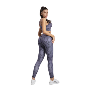 Ensemble de yoga élégant, tenue de fitness taille haute, vêtements de sport respirants et extensibles de qualité supérieure pour femmes - Product Image 5