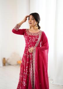 Ensemble de robe brodée en faux georgette de créateur avec churidar et dupatta, tenue ethnique élégante pour mariage et fêtes pour femmes - Product Image 4