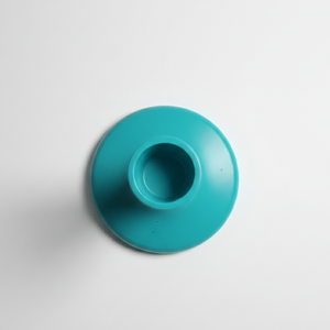 Porte-bougie en métal vert turquoise vibrant, avec une silhouette moderne en forme de filier et une base large et arrondie, pour une décoration de table moderne. - Product Image 5