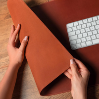 Tapis de bureau promotionnel moderne en cuir véritable, support d'écriture pour ordinateur portable, protège-bureau personnalisé, taille sur mesure, fait main, imprimé UV